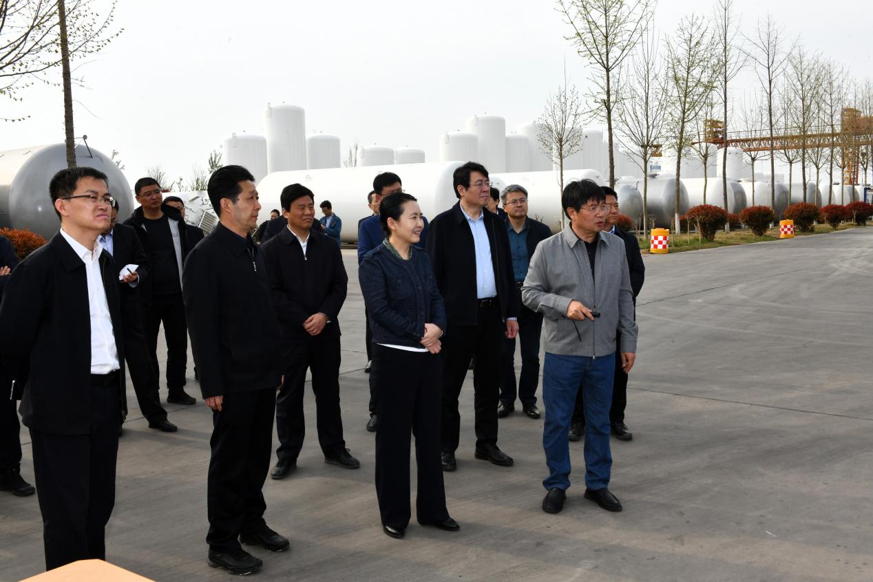 菏澤市委副書記、市長李春英蒞臨中杰特裝調(diào)研工業(yè)經(jīng)濟運行情況